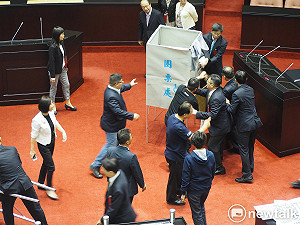 國民黨團杯葛促轉會人事案  推倒票匭表達不滿
