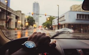 駕駛注意！兩段式開車門 終結機車撞門悲劇