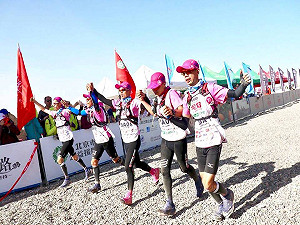 玄奘之路商學院戈壁挑戰賽 政大勇奪卓越獎