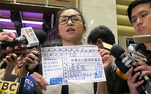 傻眼！璩美鳳跑到陳樹菊家求合照 硬認乾媽遭打臉