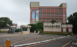 教育部長接連落跑 亞太教師批禿鷹校董無人解決