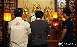 要求殯葬業配合官員公祭  鄭文燦批官僚作風