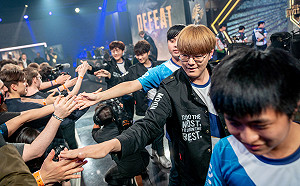 英雄聯盟季中賽》閃電狼首度擊敗中國代表隊RNG  豪奪四連勝！