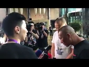 採訪川震10週年  香港記者都江堰被打  當局安排打人者道歉