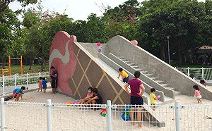 台中打卡新景點！粉紅冰淇淋溜滑梯登場