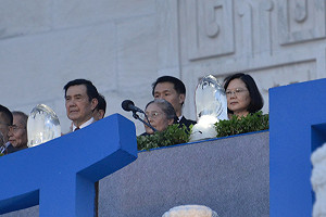 柯P：阿我要去哪裡等總統？浴佛會恭迎小英  惜無機會互動