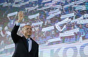 土耳其貨幣狂貶艾爾段照樣散財  朝野大選民調拉近