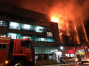 敬鵬大火起因 疑管線間積碳過熱