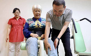 走訪偏鄉托老  侯友宜視察長照2.0困境