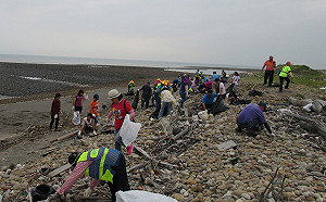 桃園推廣月月淨灘  處理海廢讓美麗港灣重現