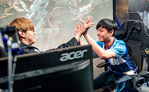 英雄聯盟季中賽》掌握前期優勢 閃電狼扳平戰局！