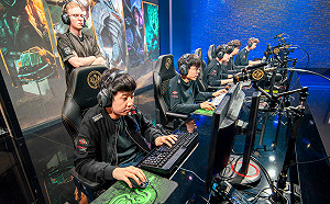 英雄聯盟季中賽》閃電狼中期失誤頻頻 KZ率先取得聽牌！