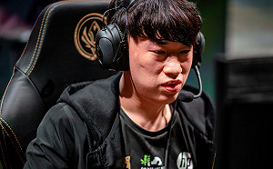 英雄聯盟季中賽》小虎「血之魔王」大爆發 RNG率先聽牌！