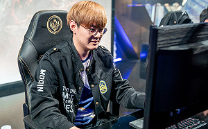 英雄聯盟季中賽》官方解說大評比  最佳新人閃電狼Moojin