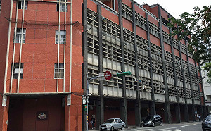 天降磁磚心驚驚 建築修繕慢恐傷行人