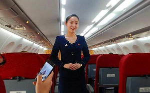 見證核試場拆除  北韓微笑空姐告訴外籍記者這句話