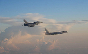 We are watching！解放軍2轟6型機遠海長訓  F-16全程監控