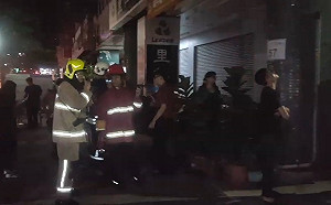 燒炭引發火警 高雄14層樓逾百居民摸黑驚逃