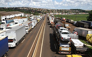 團結是力量! 全國卡車司機罷工 巴西總統答應砍柴油價格