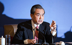 王毅通話伊朗與法國外長  稱將維護中東地區和平