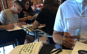 美8千家星巴克同步關門  17.5萬人上種族偏見課