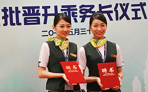 赴陸航空打拼三年 台灣空服員晉升座艙長