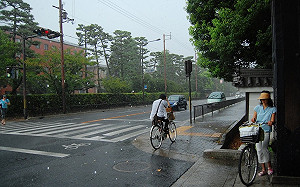 注意鋒面接近！外出攜帶雨具嚴防大雨