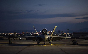 川金會前繃緊神經  美日海空炫武14架F-22出動