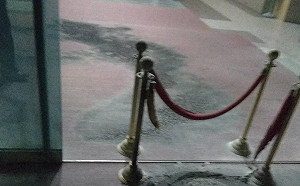 國民黨害我沒工作！國民黨中央黨部凌晨遭一男縱火