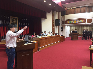 黃國昌質疑顧立雄涉入個案  財委會移送檢調