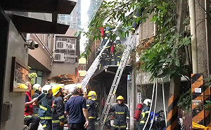 北市太原路老舊民宅竄惡火 2死1命危