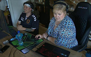 挪威首相挑戰電競！ 大讚有助於學習新事物