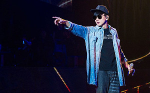 陪歌迷一同吃雞！林俊傑演唱會大玩《絕地求生》