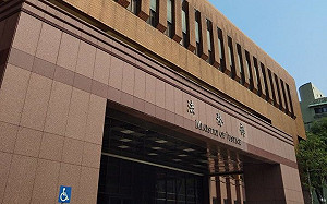 檢察官未收押王炳忠 民眾不滿向法務部丟汽油彈