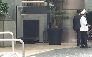 金正恩可能下榻飯店  瑞吉酒店架安檢器材