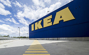 憂塞不進電視櫃？國外IKEA供PS5、Xbox Series X紙模型對比