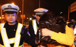 中國嚴格管制危險駕駛！酒後車上吹冷氣也算酒駕