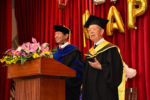 活到老學到老！91歲退役少將  跨百公里2年獲傳播所碩士