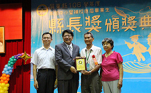 活到老學到老 七旬翁畢業獲縣長獎直呼「做夢都會笑！」