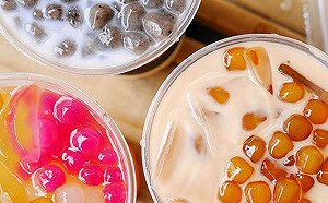 限塑禁用吸管珍奶怎麼喝？環保署官員：用湯匙喝啊