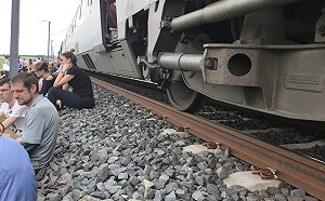 歐洲上百議員受困列車4小時：廁所都快滿出來