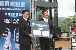 無人載具發展歷史性的一刻   經緯與政大共同成立「智慧無人載具實驗室」