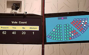 港立法會主席強驅泛民議員  蠻橫通過一地兩檢