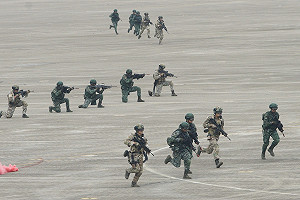 深夜持刀闖特戰營區 男子當場遭制伏送辦