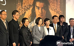 首位漫畫家進故宮！鄭問展開幕  蔡英文：台漫畫史最重要一天