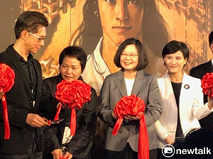 鄭問展進故宮！鄭麗君：台灣漫畫遲來的榮光