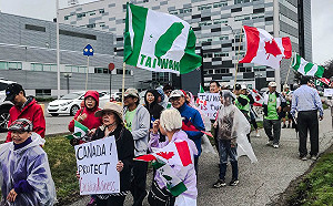 加航不改中國台灣  台僑千里來抗議