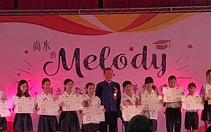 畢典「白狼」上台頒市長獎 國北教大實小道歉