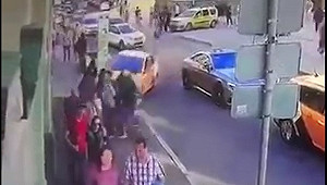 世足憾事！莫斯科紅場計程車衝撞人群 8人受傷