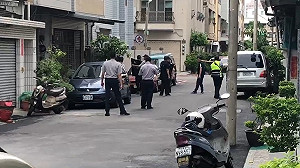 通緝犯奪警槍逃逸躲民宅 台南封路圍捕